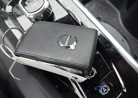 2024 Volvo Xc60 B5 Plus Dark Theme из США, поврежденный, VIN YV4L12RL9R1724910